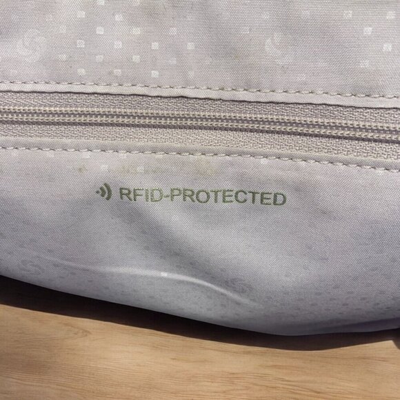 Samsonite Black RFID-Protected Nylon Travel Purse Chain Strap Black & Gold - Picture 2 of 12